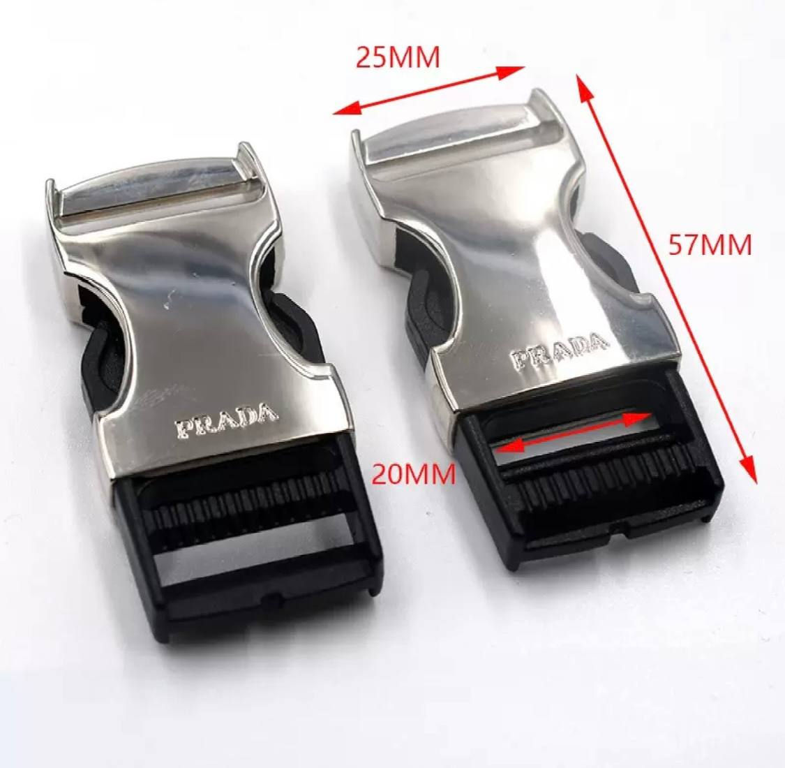 Пряжка на ремінь розмір 5.7*2.5см з логотипом Prada