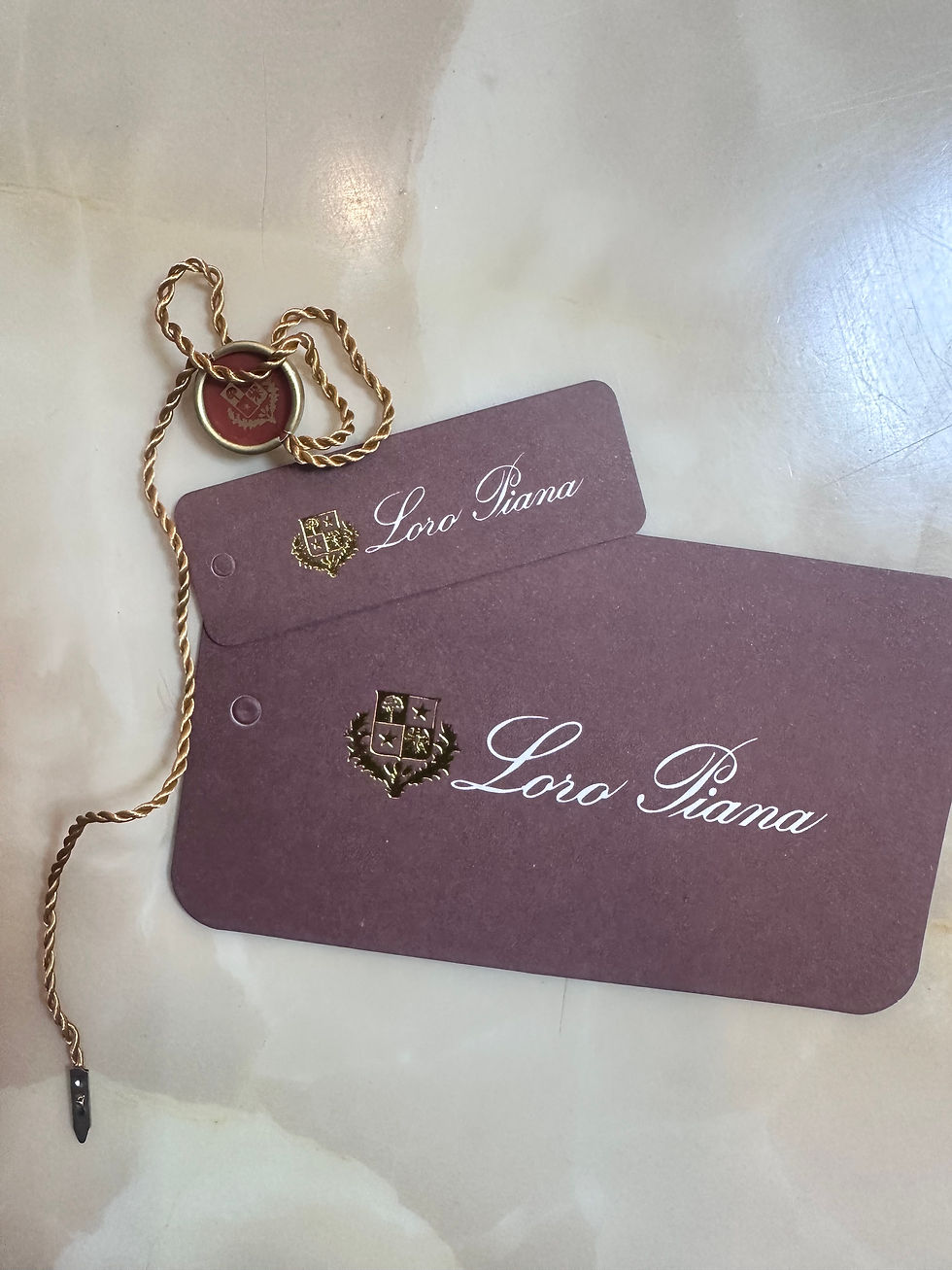 Прев'ю: Крафт бирка з пломбою з лого Loro Piana