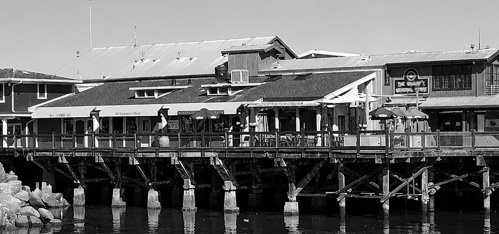 image of The Gig restaurant onbMonterey Bay pier, California.
