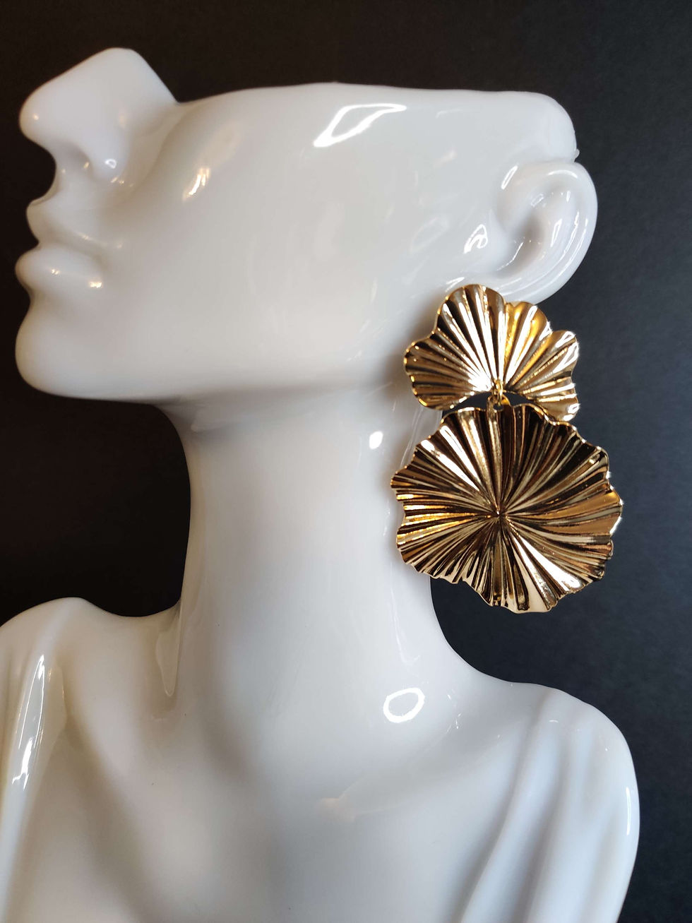 Thumbnail: CLIP ON Golden Leaf