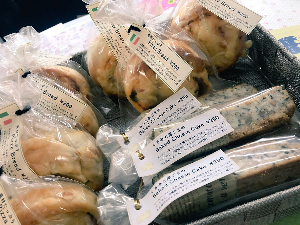 チーズケーキバーとピザパン