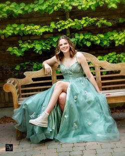 012 Grad  Photographer