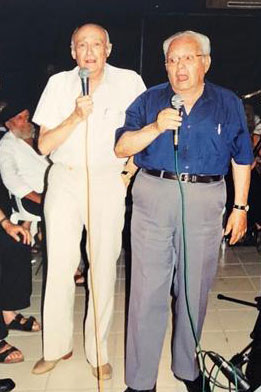 יצחק ארצי עם חברים