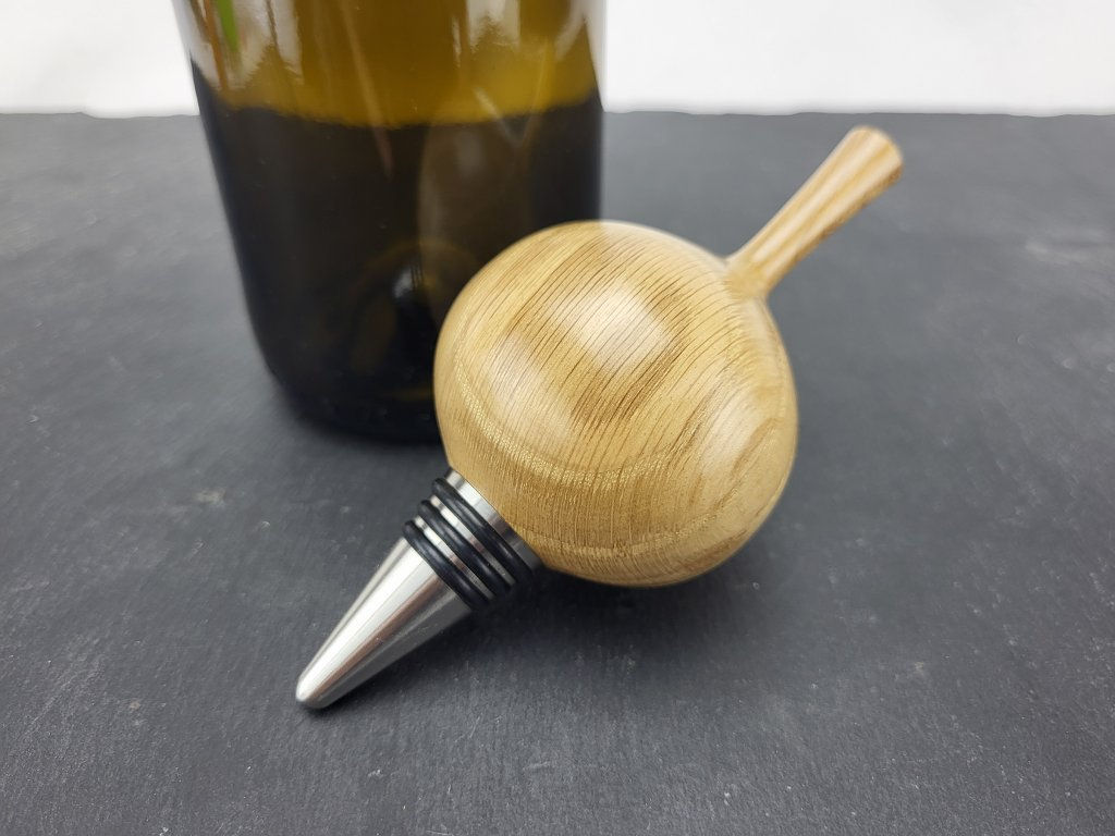 Stainless Steel Bottlestopper with Sessile Oak Top