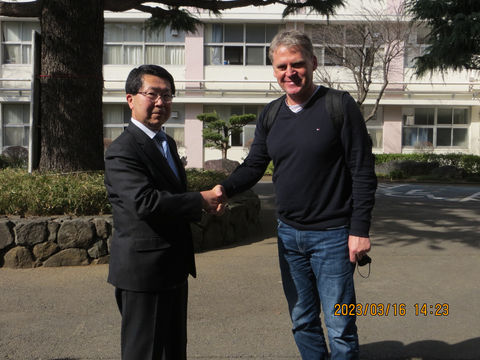 02 高橋会長とヴェゲナー校長.JPG