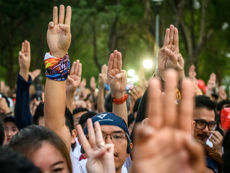 Wear a Necklace of h(r)ope Side by Side with Me: Young People's Neo-Liberal Future and Popular Culture as Political Action
