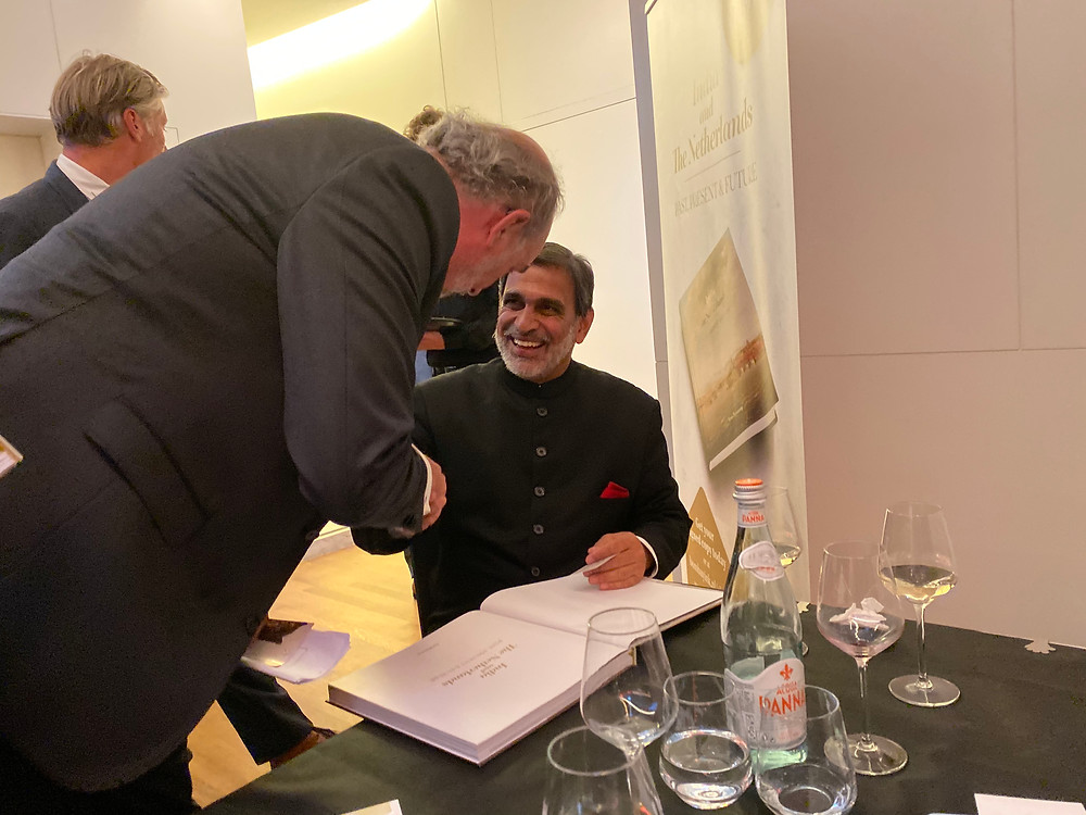 Ambassadeur Venu Rajamony en Peter van Os