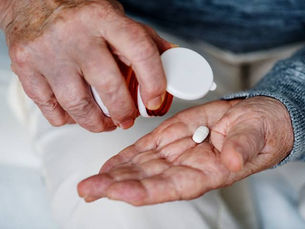 Suplementos para idosos: quando ajudam e quando podem atrapalhar