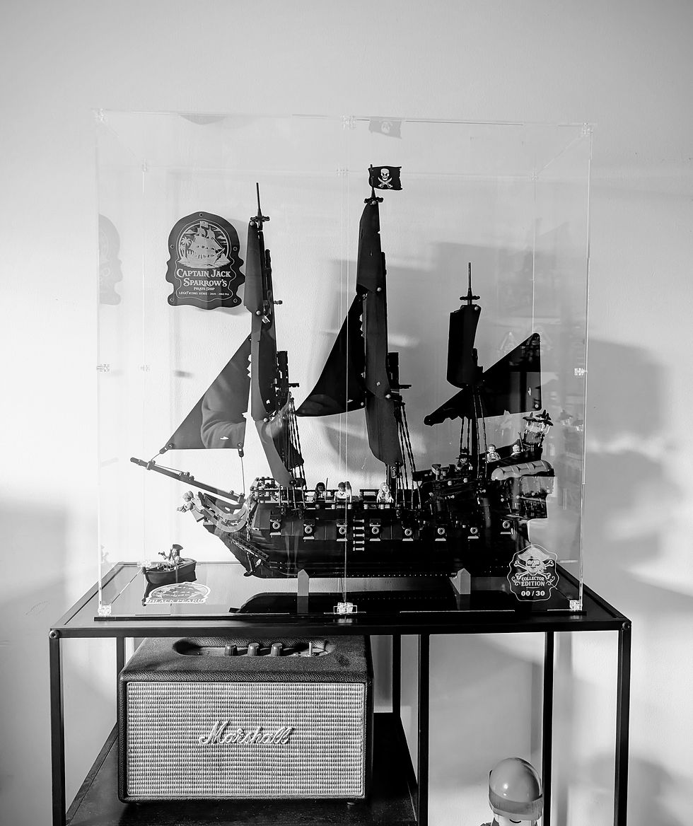 Miniature : EXCLU | Vitrine Plexiglas pour LEGO® 10365 Jack Sparrow's Pirate Ship (Non inc)