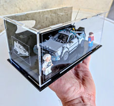 Vitrine d'exposition en Plexiglas -  Protège des UV et de la poussière - Fabrication Française