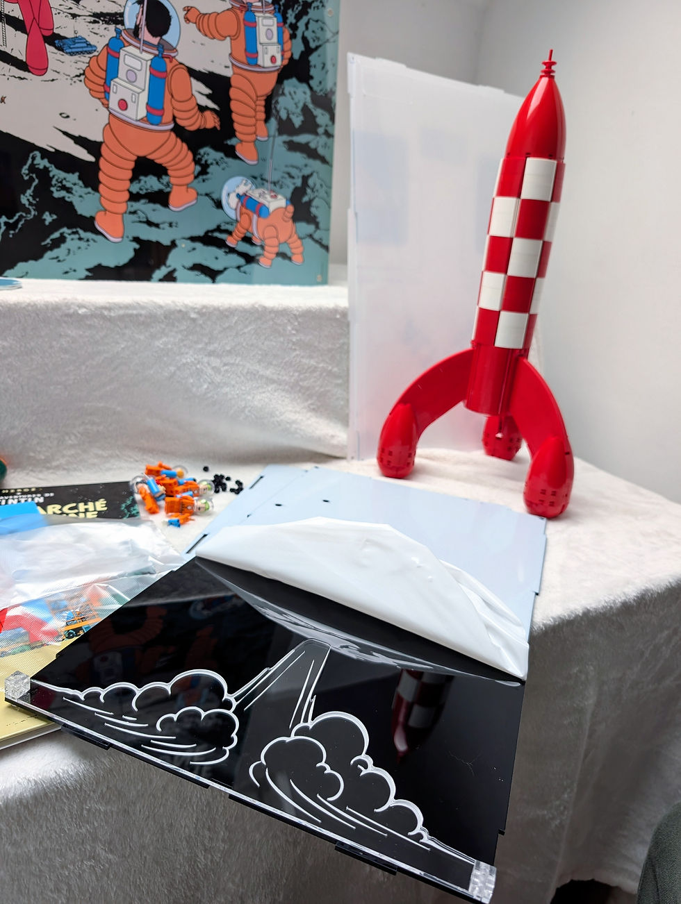 Miniature : EXCLUSIVE | Vitrine pour LEGO® IDEAS 21367 La Fusée de TinTin® (Non inc)