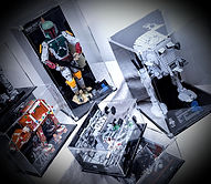 Collection LEGO® Star Wars exposée dans des vitrines Plexiglas premium