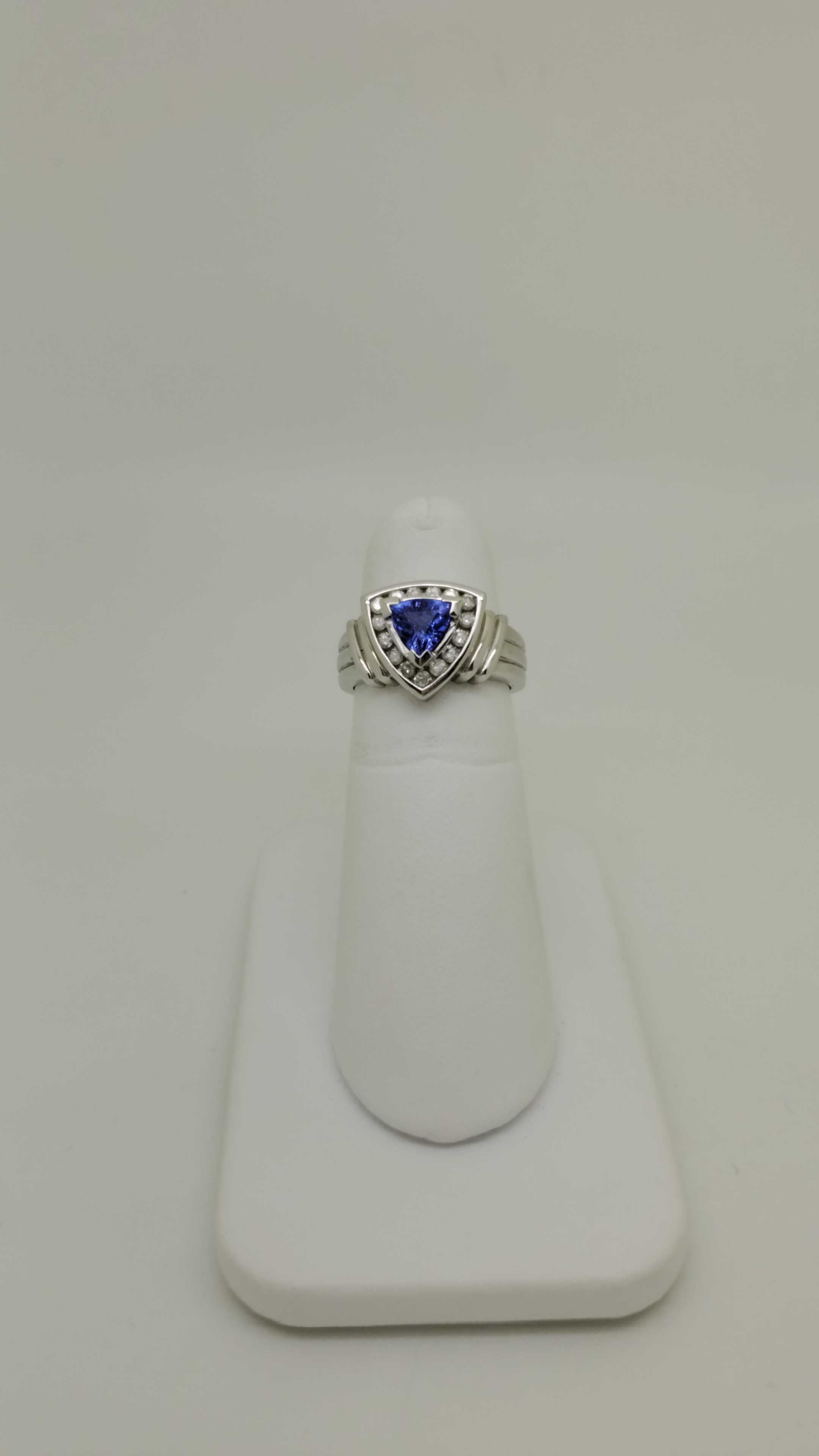 14k white gold Tanzanite and diamond ring 