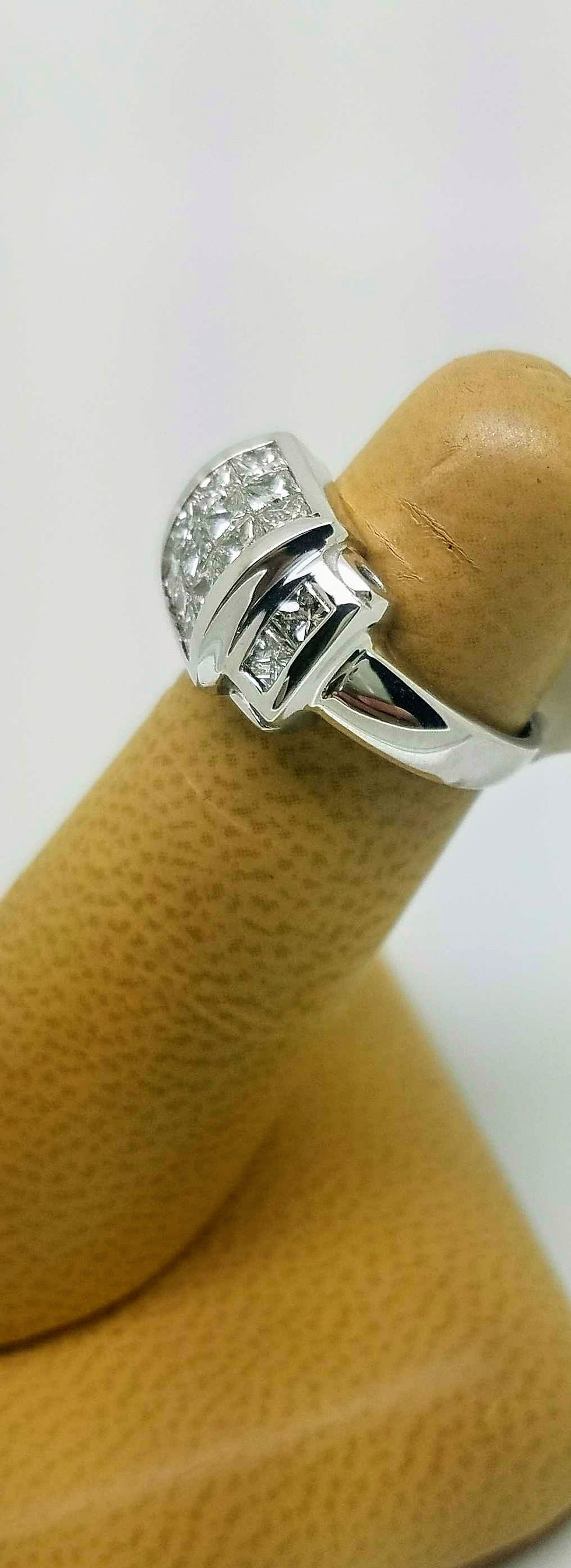 Thumbnail: 18k WHITE GOLD LADIES DIAMOND RING
