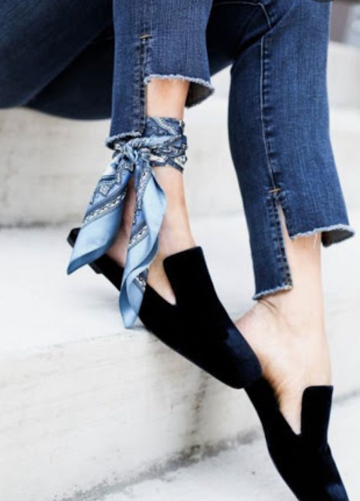 foulard sulla caviglia