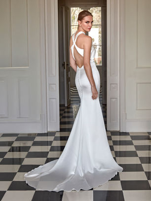 This satin mermaid gown features a halter neckline that elongates the neck and an open back that adds a touch of discreet sensuality.