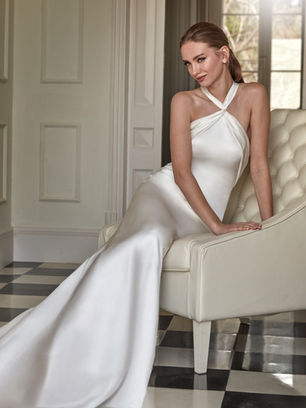 This satin mermaid gown features a halter neckline that elongates the neck and an open back that adds a touch of discreet sensuality.