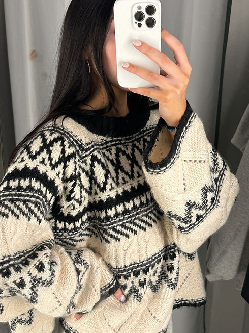 Fall style sweater fashion.jpeg