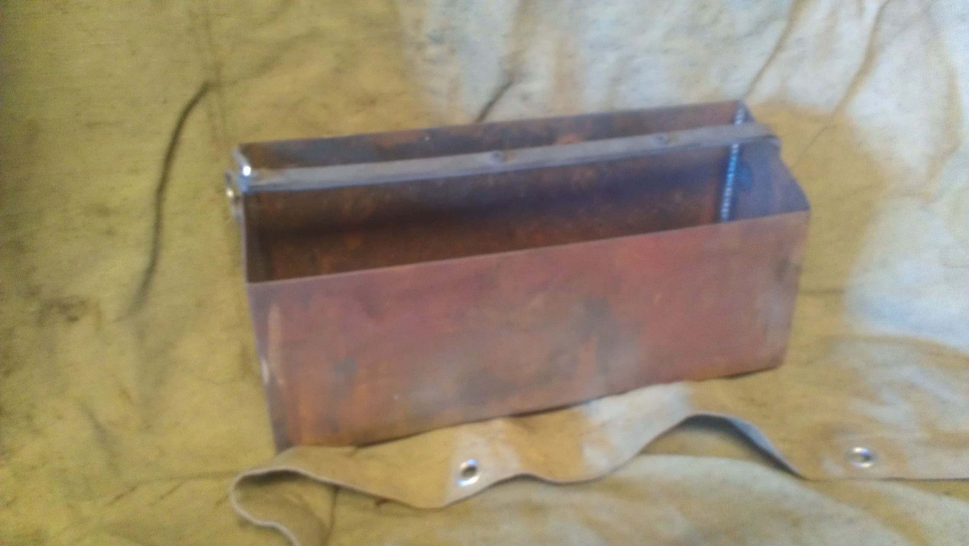 metal box for quarts of oil