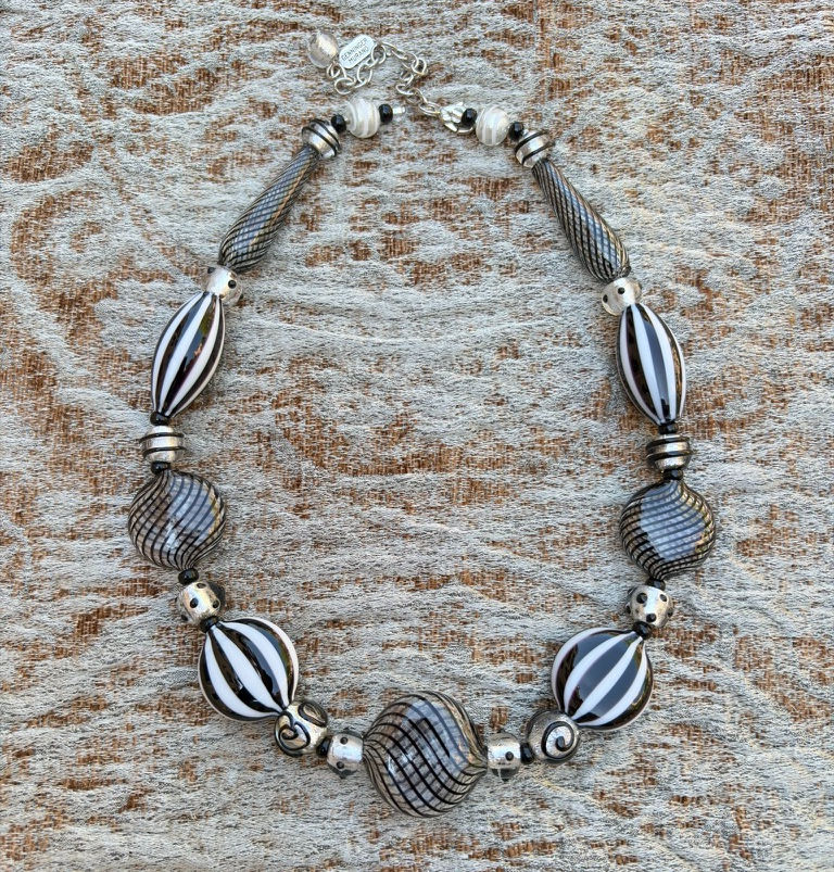 Thumbnail: Bianco Nero Filigrana Necklace