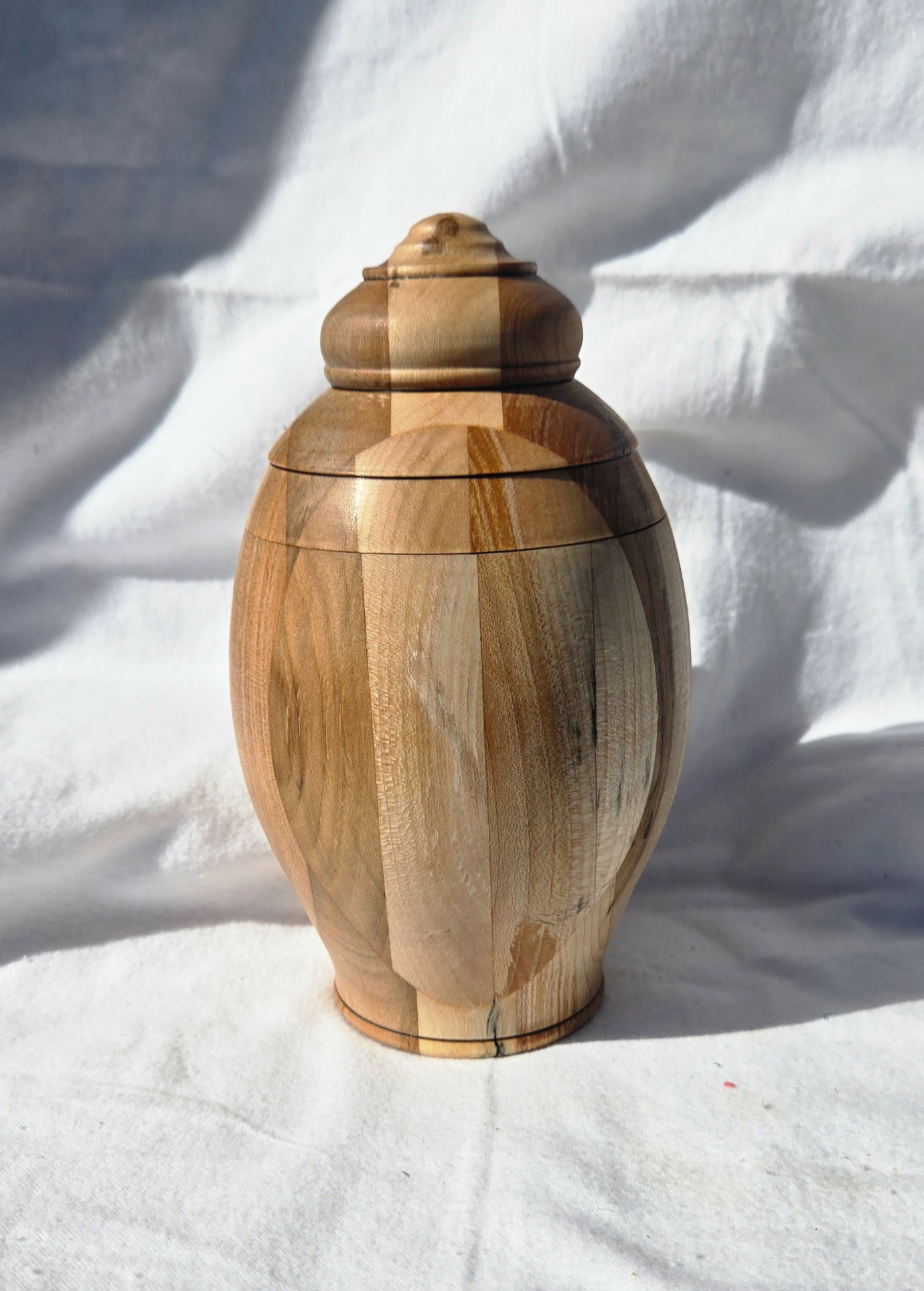 Lided Vessel with Threaded Lid