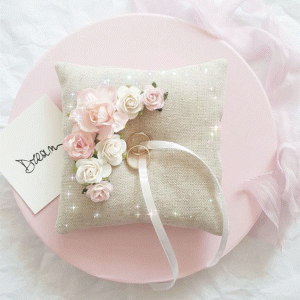 We offer tailor made accessories to complement your perfect wedding dress