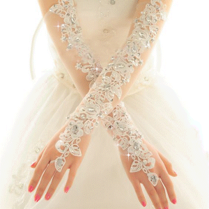 We offer tailor made accessories to complement your perfect wedding dress