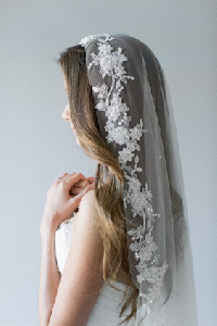 We offer tailor made accessories to complement your perfect wedding dress