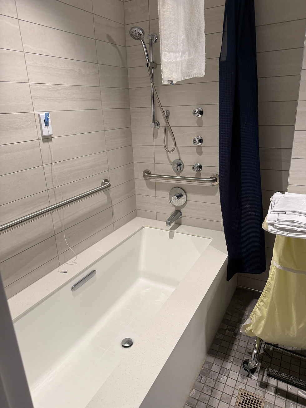 birth tub at swedish hospital in chicago IL, photo taken by queer chicago doula mel haley