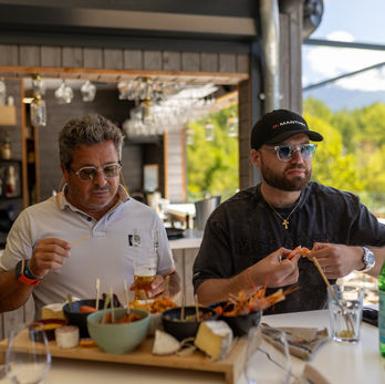 Déjeuner sur la terrasse du Rooftop d'Embrun