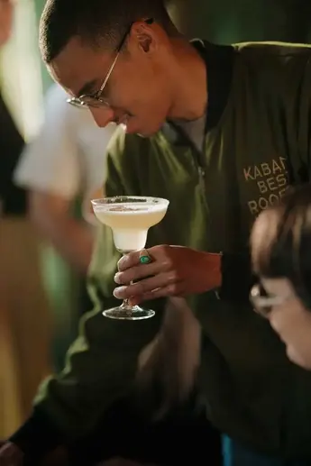 Kabana bartender preparing a signature cocktail during Marrakech nightlife