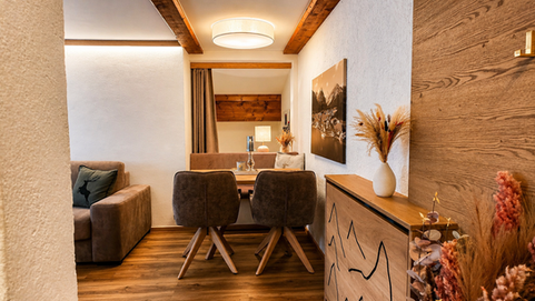 Sitzgruppe und Wohnbereicht im Tiroler Stil am Achensee bei
Appartements Michelis Alpenland - Achensee