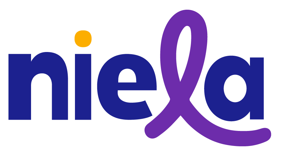 Blau-violettes niela-Logo mit gelbem Punkt, niela-family, auf schwarzem Hintergrund.