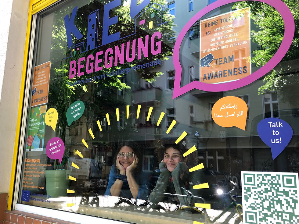 Photo of the window design of the Kiezbegegung district center