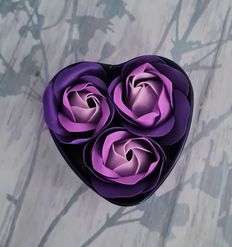 Thumbnail: Heart Tin Roses