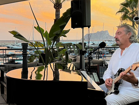 Elegant Wedding Pianist & Live Music in Marbella