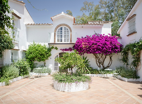 Cortijo Rosa Blanca courtyaerd.jpg