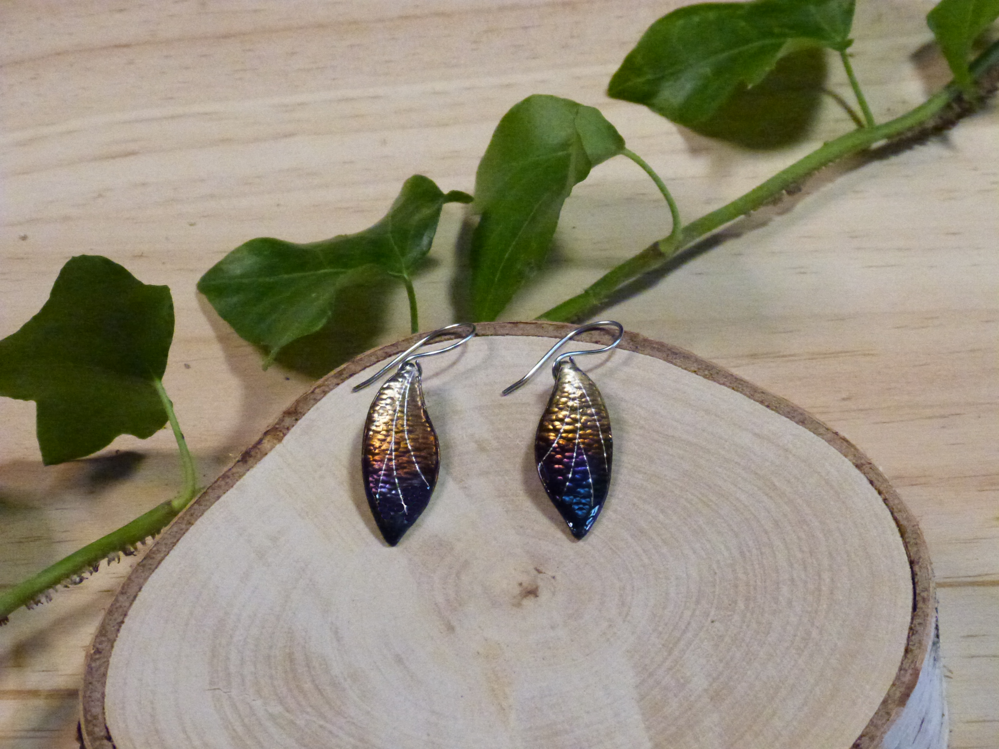 Boucles ailes de fée multicolore en acier bleui et inox