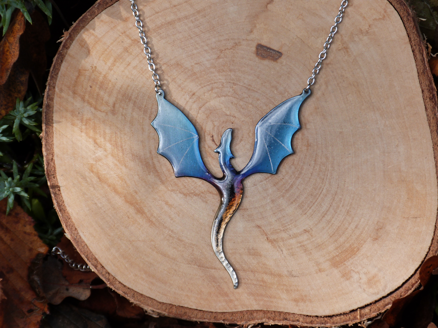 Collier dragon en vol