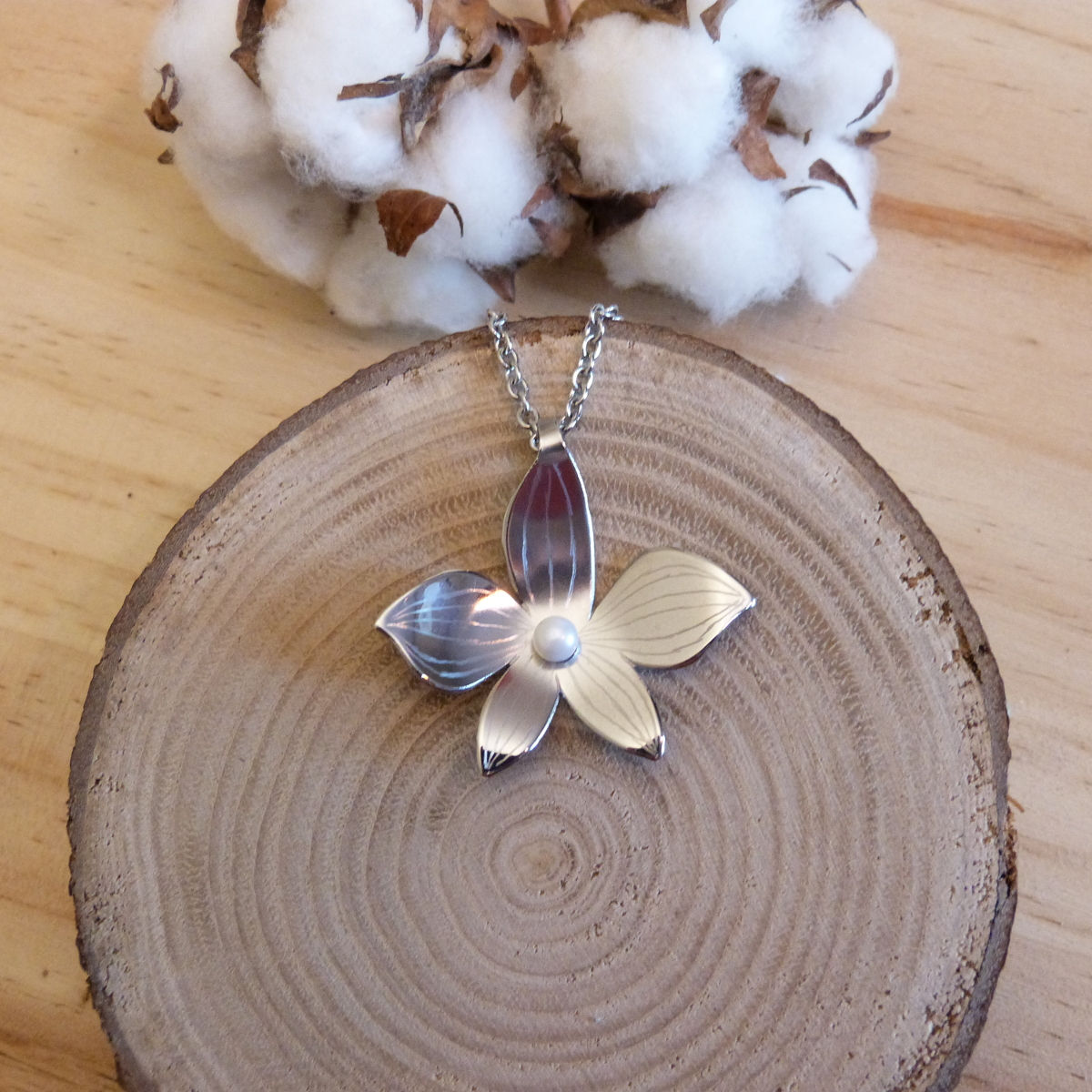 Pendentif orchidée en inox