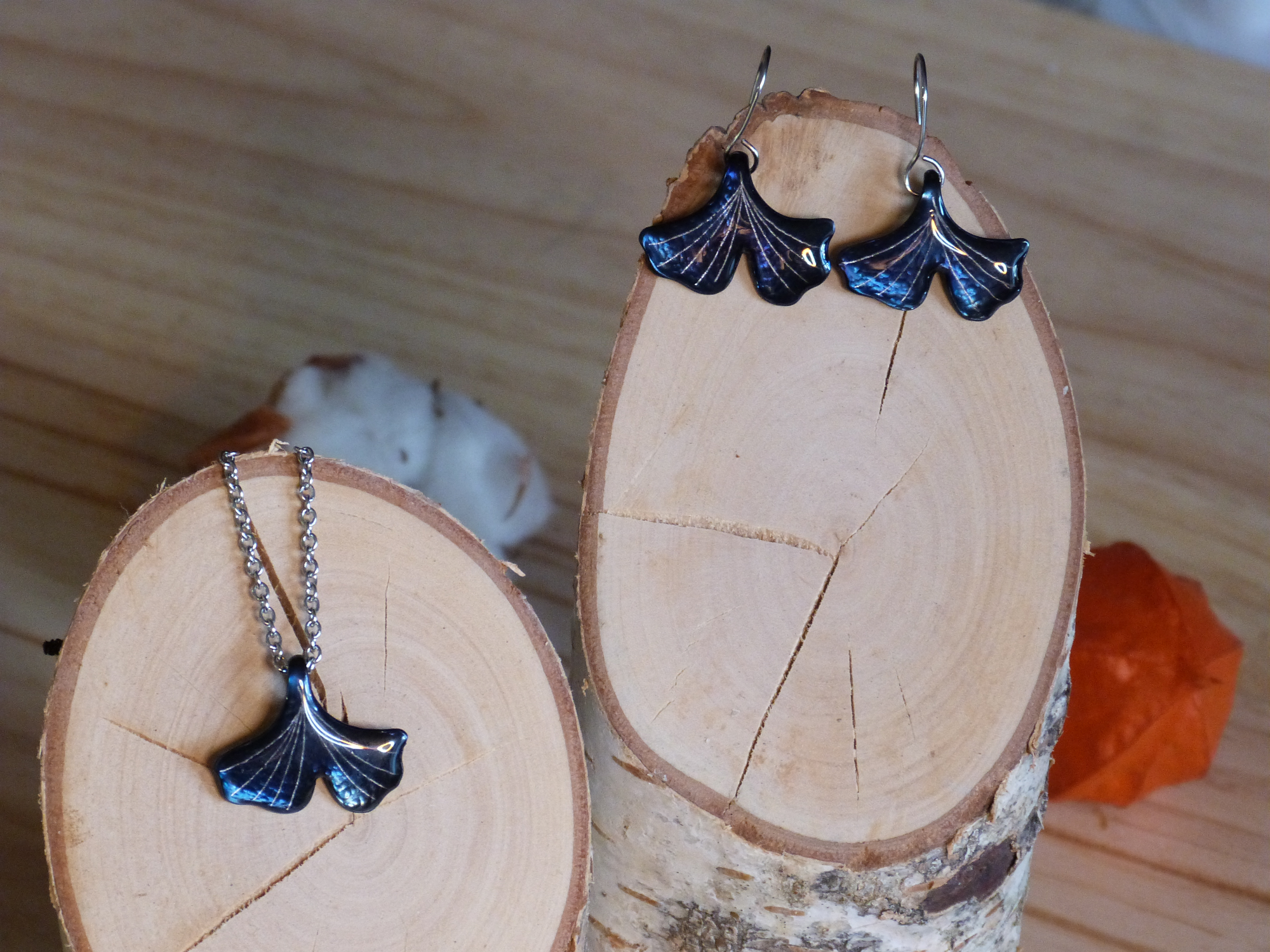 Parure ginkgo bleu martelé en acier bleui