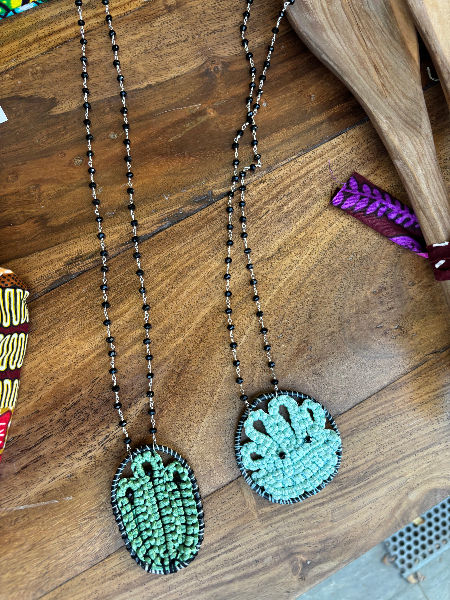 Collier ET 'MandariniCiclamini' avec chapelet