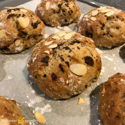 Frühstücksweckerl mit Schokostückchen