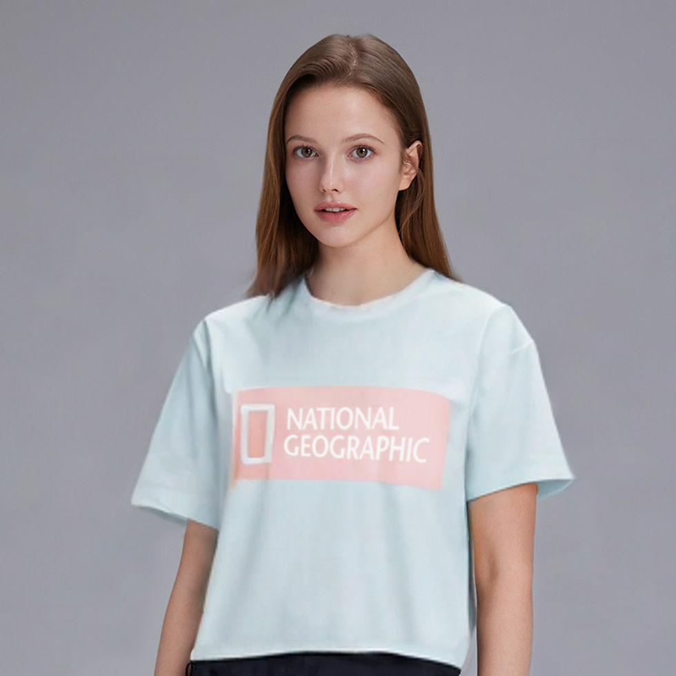 本年度的「MEGA FIESTA 購物嘉年華」中,首推一定是National Geographic Apparel NEODY大LOGO短袖T恤,以基本版型搭配簡約設計,展現出時尚與實用的完美結合。採用混紡材質,讓穿着更加舒適,是日常穿搭的理想選擇。男女同款的 National Geographic Apparel NEODY大LOGO短袖T恤,原價$390,於 MEGA FIESTA 購物嘉年華只需 HK$383,4件65折後,每件折實更低至HK$249,折扣高達64折!