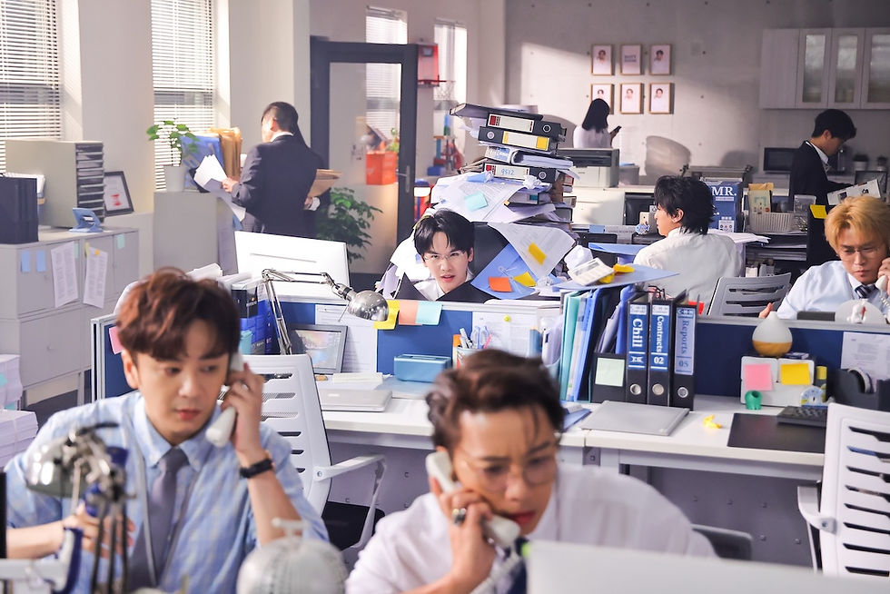 Energy在新歌MV中,將社畜的苦悶演的淋漓盡致