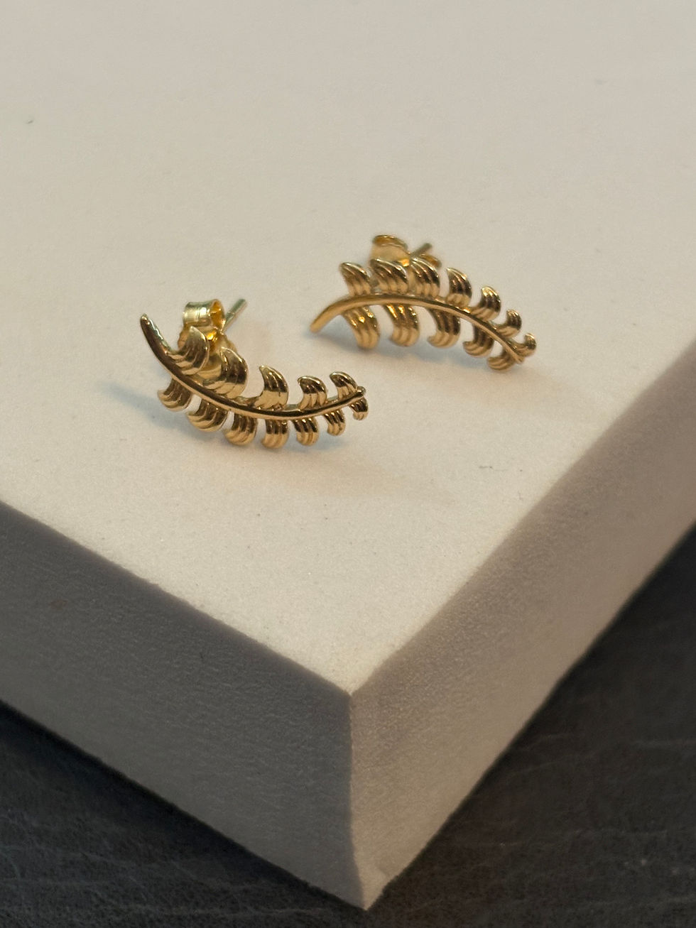 Thumbnail: Leaf Stud Earring 