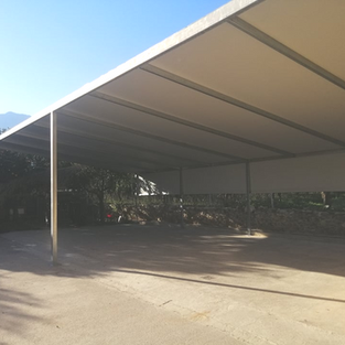 ΜΕΤΑΛΛΙΚΗ ΚΑΤΑΣΚΕΥΗ 12m x 6m ΜΕ ΜΟΥΣΑΜΑ PVC BLOCK OUT