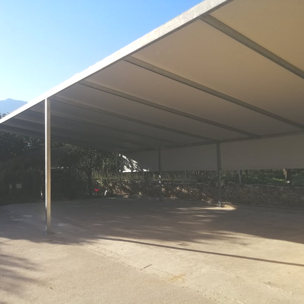 ΜΕΤΑΛΛΙΚΗ ΚΑΤΑΣΚΕΥΗ 12m x 6m ΜΕ ΜΟΥΣΑΜΑ PVC BLOCK OUT