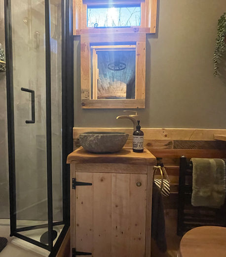 Owl Hut 2 Shower Room.jpeg