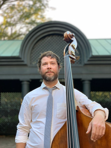 standup-bass-eric-dunn-savannah-gypsy-jazz-band-swing-del-sur-1.jpg